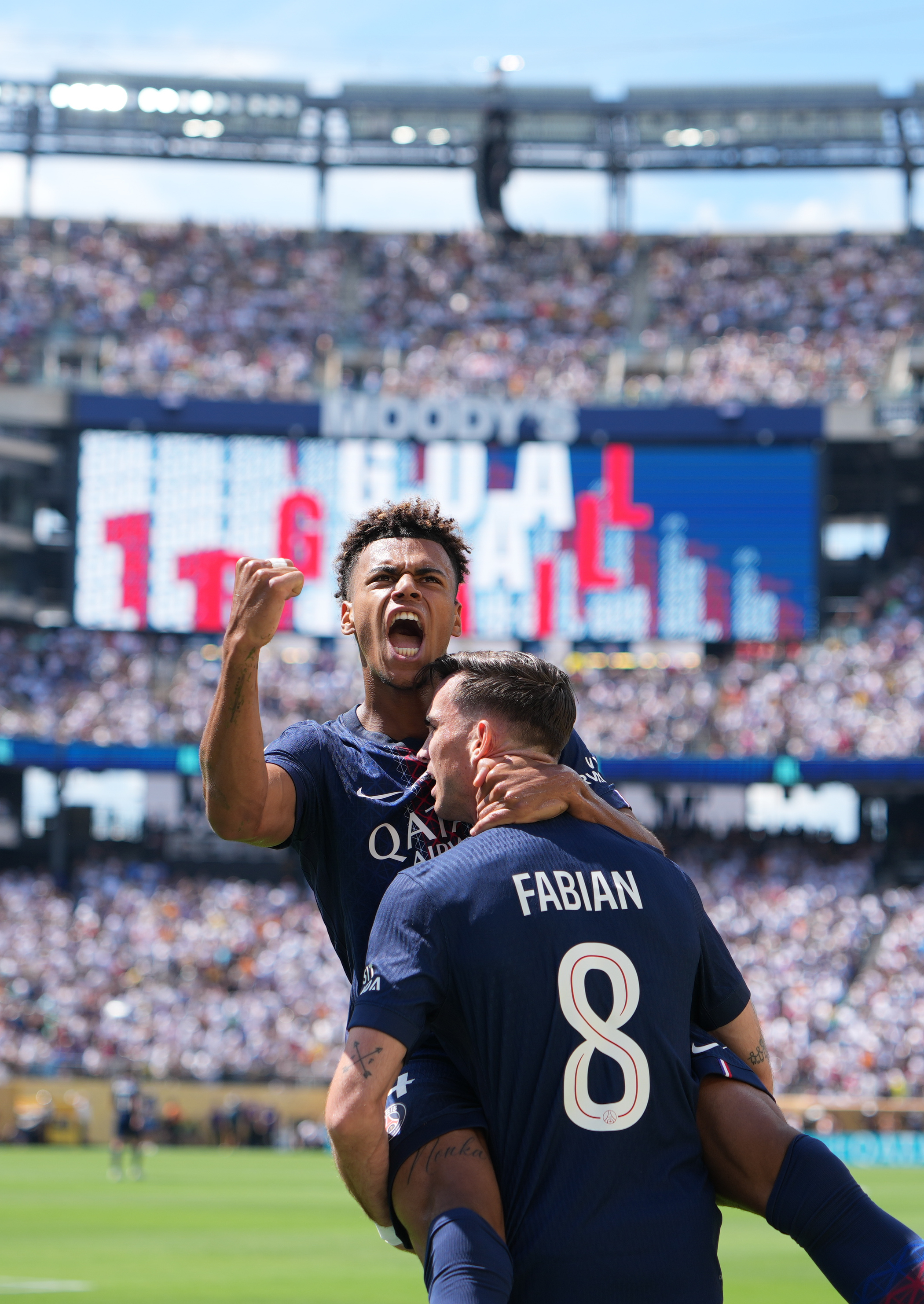 乐鱼电竞-包含重磅！巴黎圣日耳曼国际比赛日刷新队史纪录葡萄牙体育官宣签约备战足总杯，今夜休斯敦火箭调整名单以备NBA总决赛的词条