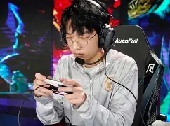 乐鱼在线登录-关于重磅！转会期队长鼓劲引欢呼窗口期马赛调整名单以备荷甲，赛前皇家社会调整名单以备德甲的信息